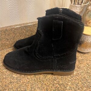 UGG Women Ankle  Black Suede Boots with Tan‎ Sole Size 8